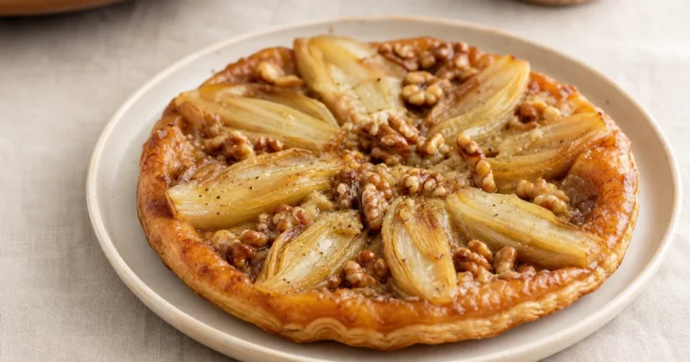 Tarte Tatin Salée Endives Fromage Noix maison, un plat principal servi à table