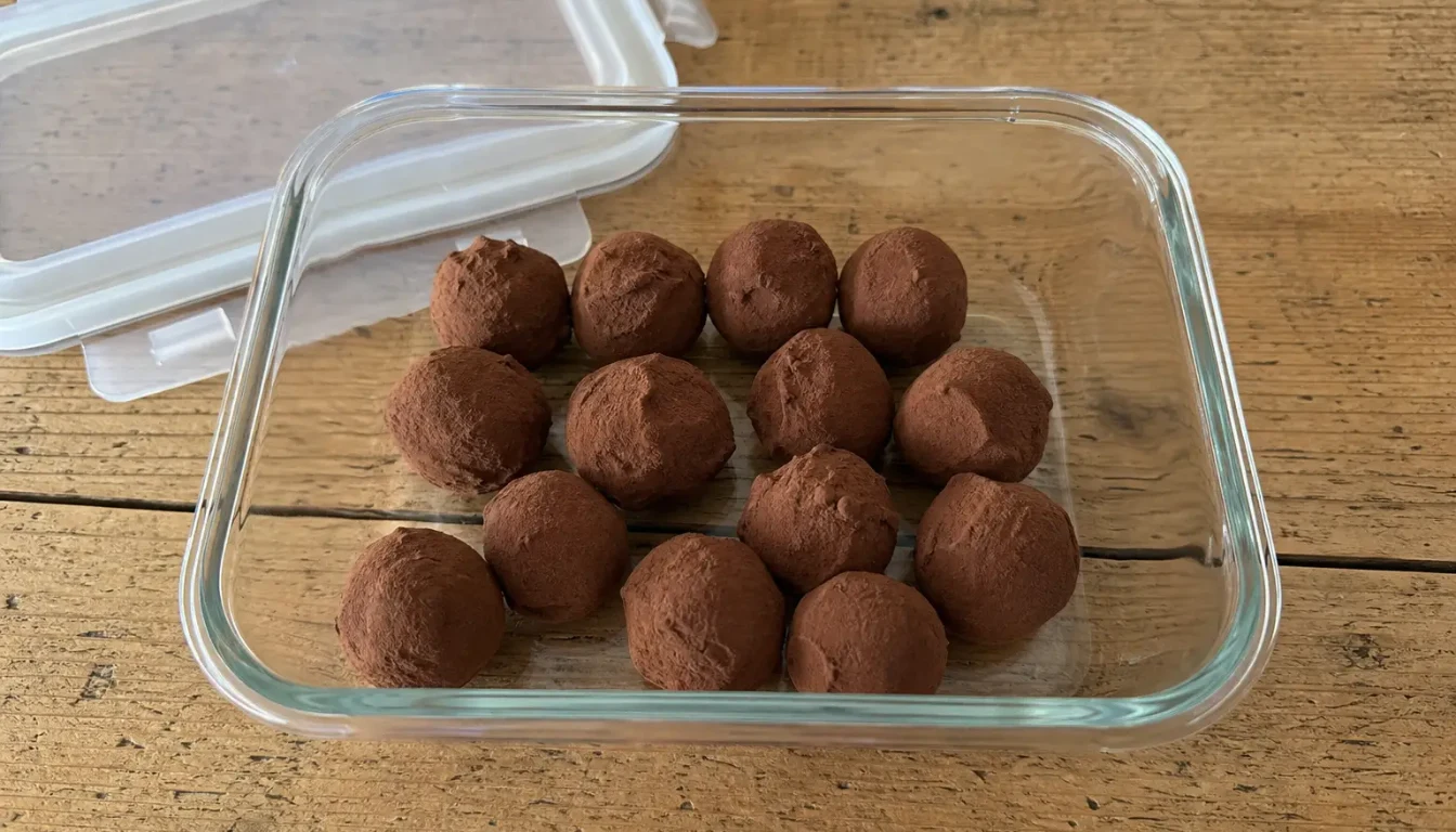 Truffes au chocolat conservées dans une boîte hermétique